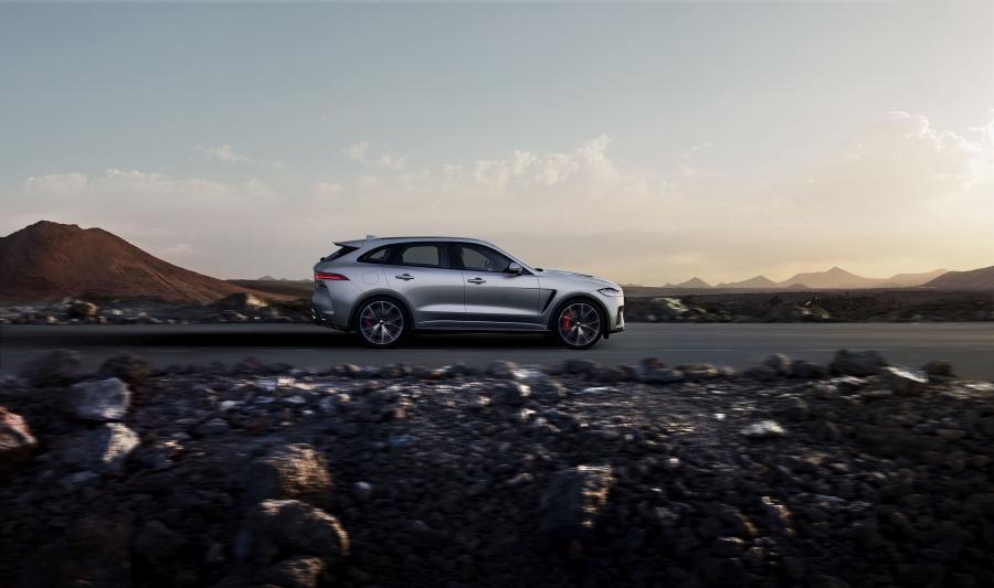  Jaguar F-Pace SVR 2018 года  (WW) (фото 25 из 115)